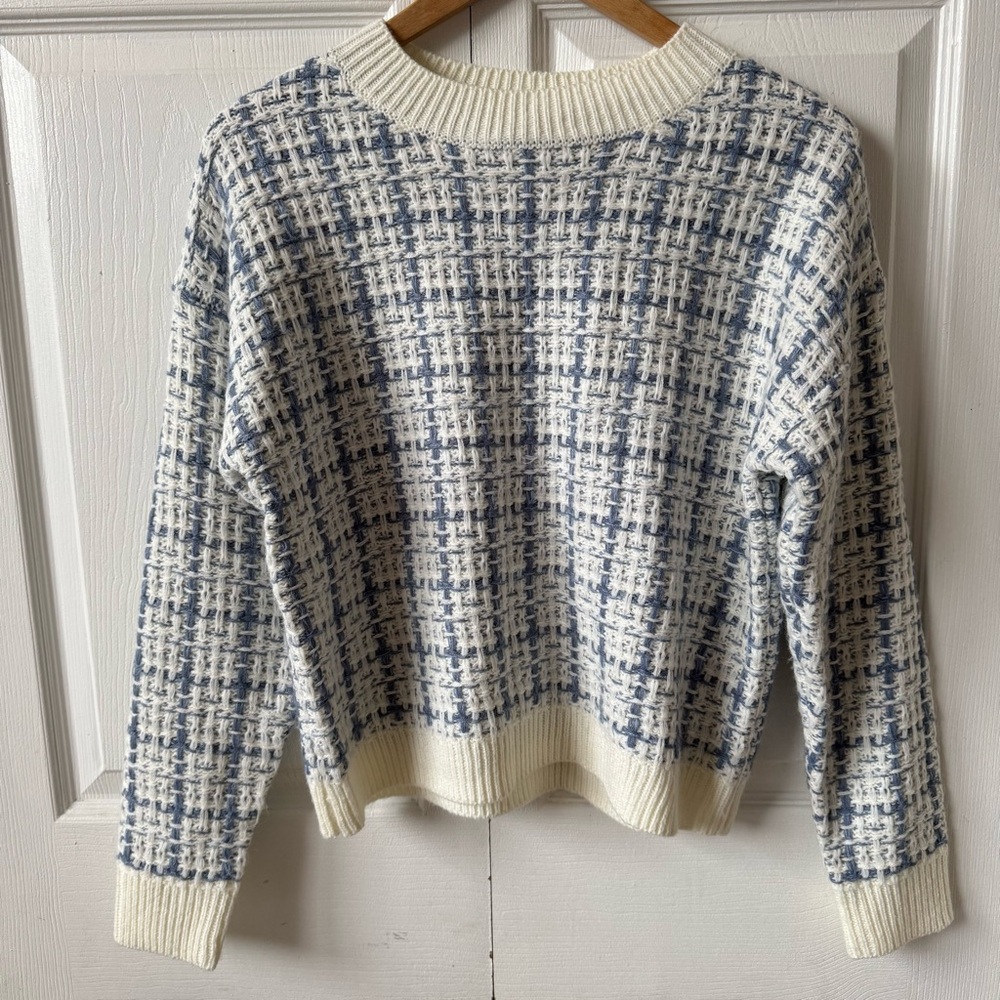 &merci boutiqueBlue and White plaid Sweater with Soft Texture and Relaxed Fit